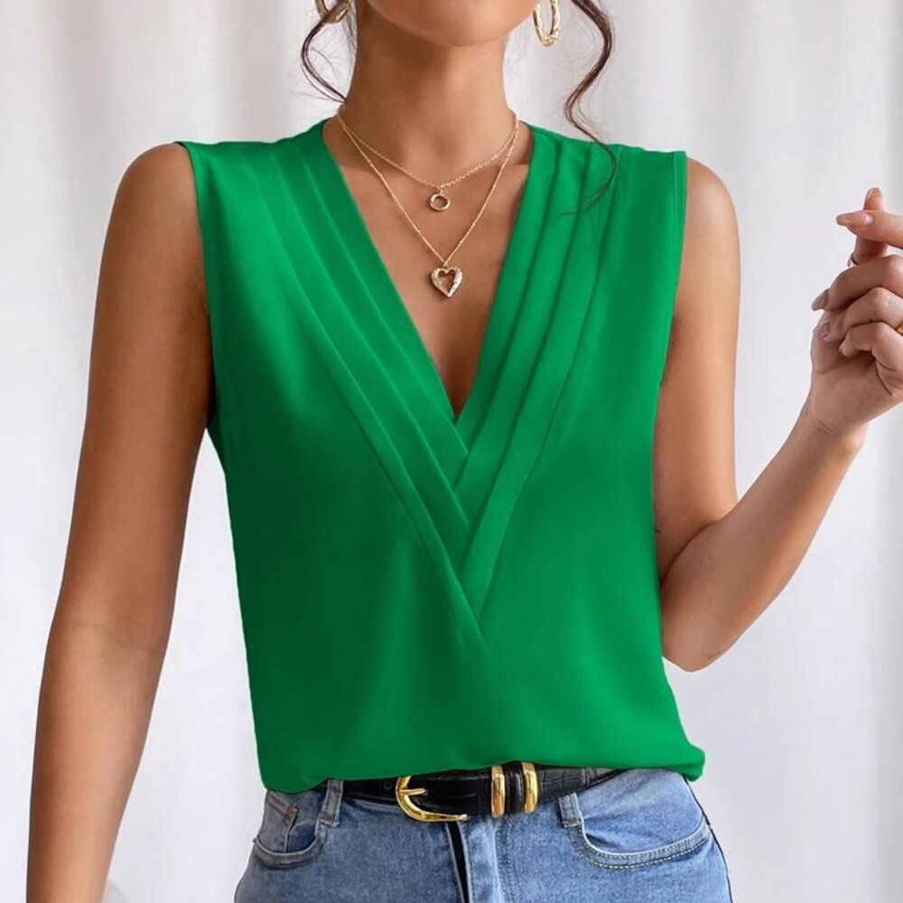 New multi-level V-neck solid color tank top